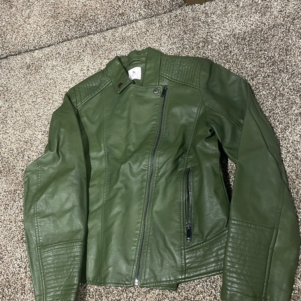 Tuk Green Leather Jacket with Sleek Design